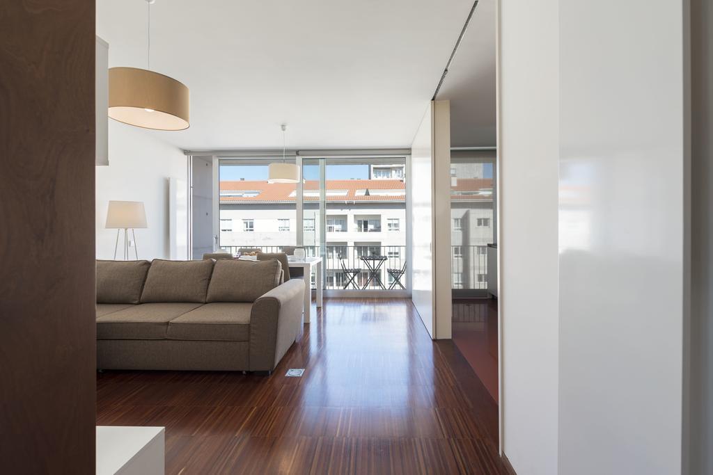 Lovelystay - Casas Brancas - Modern With Balcony & Free Private Parking *