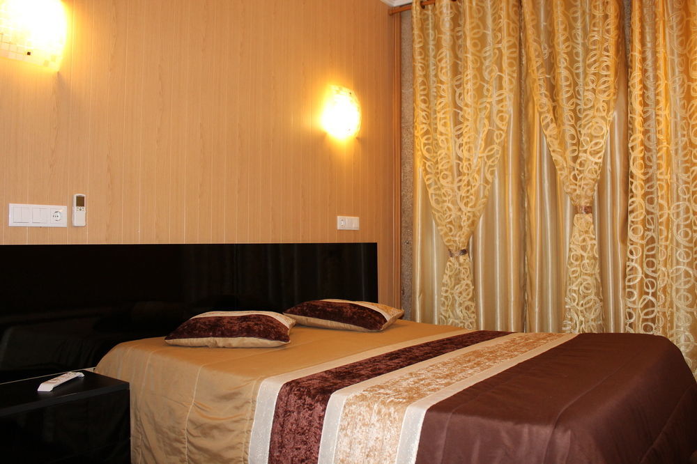 Monte Carlo Pensión 3*