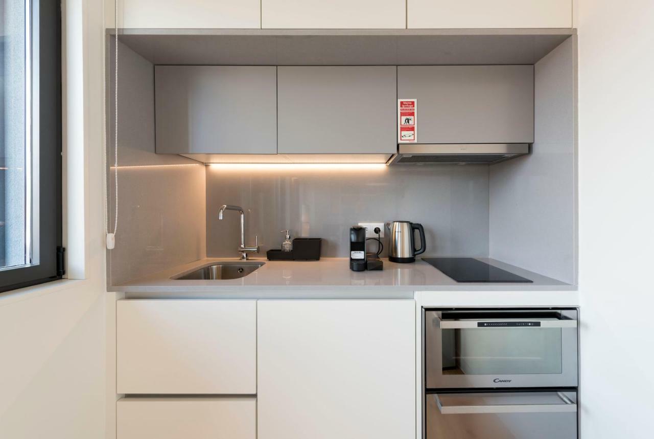 Lovelystay - Gorgeous Modern Flat W/ Balcony Oporto