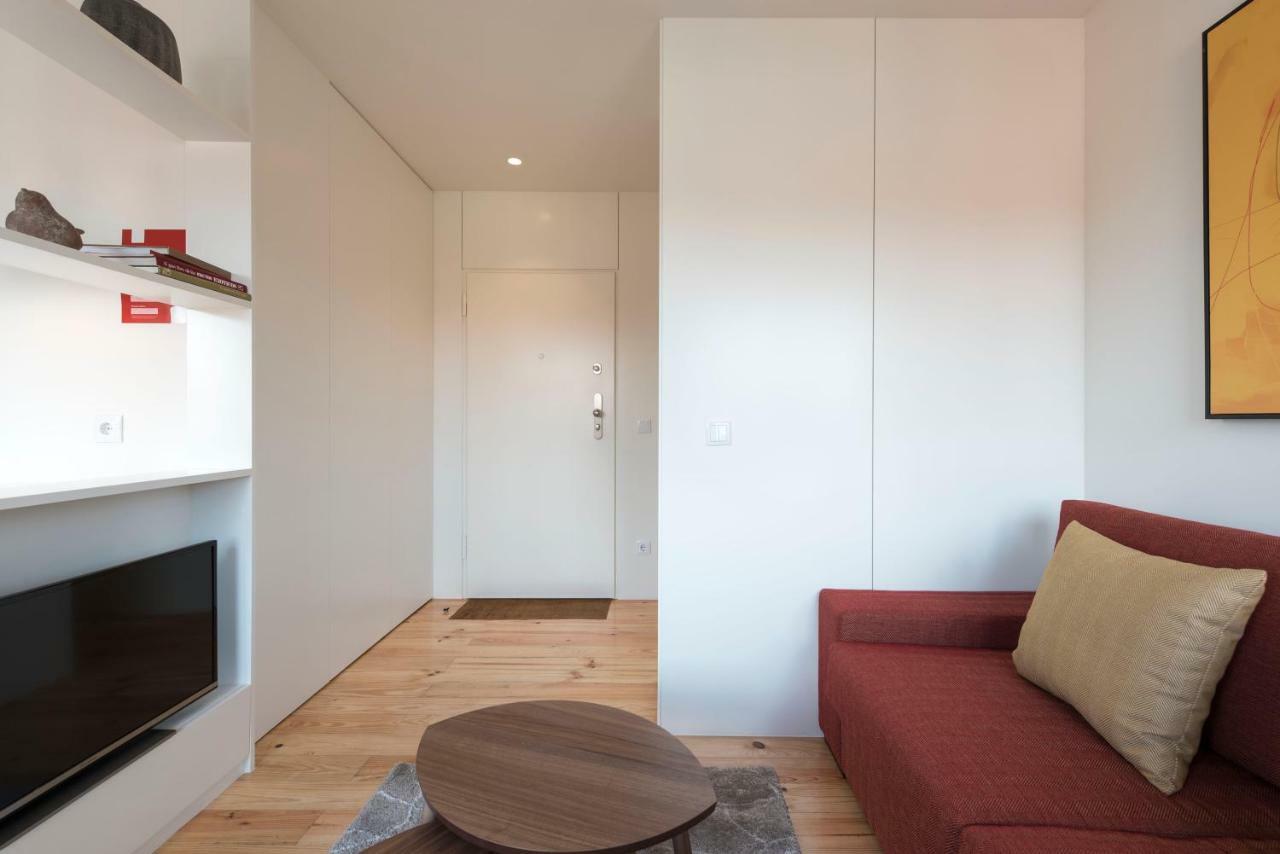 Lovelystay - Gorgeous Modern Flat W/ Balcony Oporto