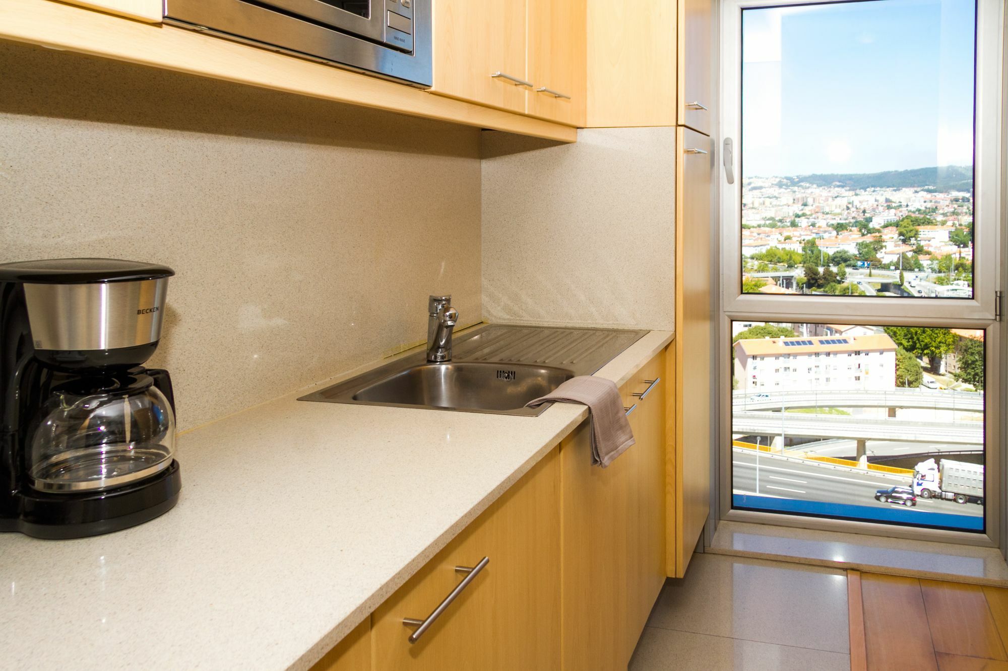 Liiiving In | Antas Corporate * Oporto