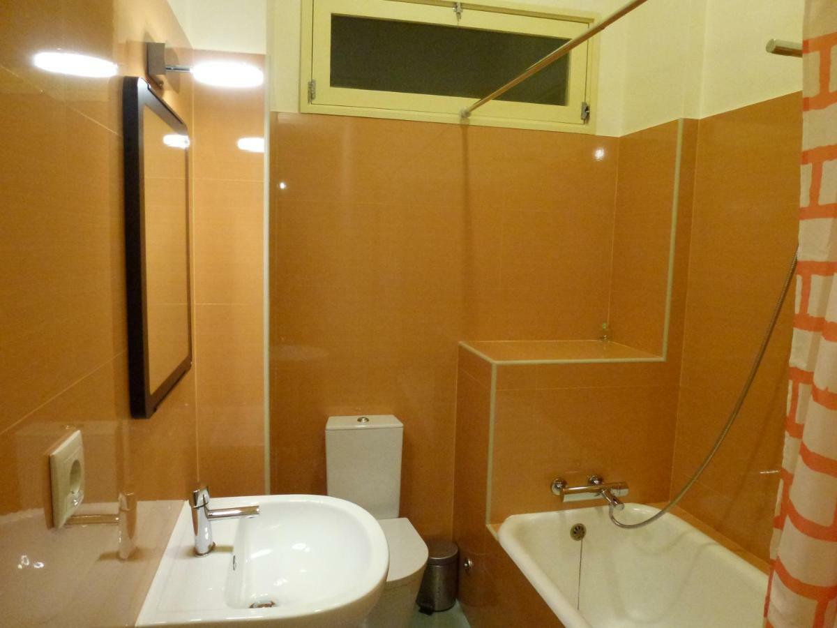 Canvas Atelier Hostal