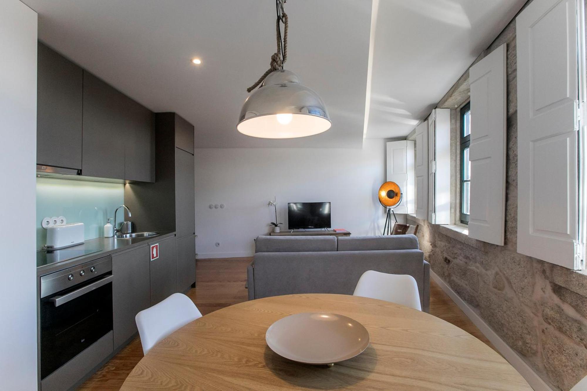 Modern 18th Century Flat Oporto