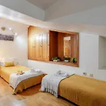 Host Wise - Rustic Bright Flat - City Centre