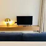 Bright And Spacious Apartment In Porto