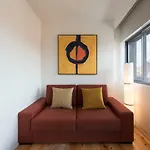 Lovelystay - Gorgeous Modern Flat W/ Balcony