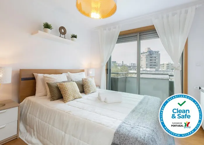 Deluxe Modern Flat With Balcony By Host Wise