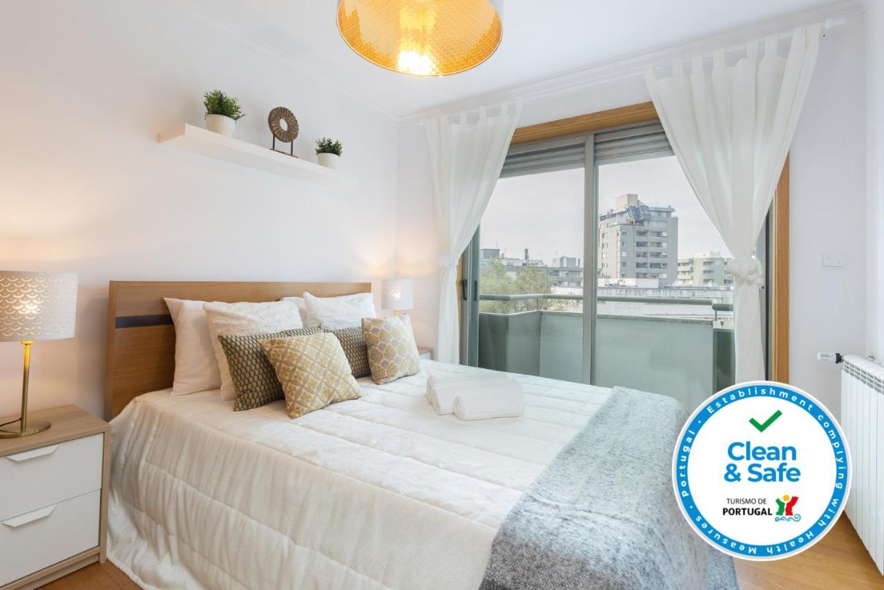 Deluxe Modern Flat With Balcony By Host Wise *