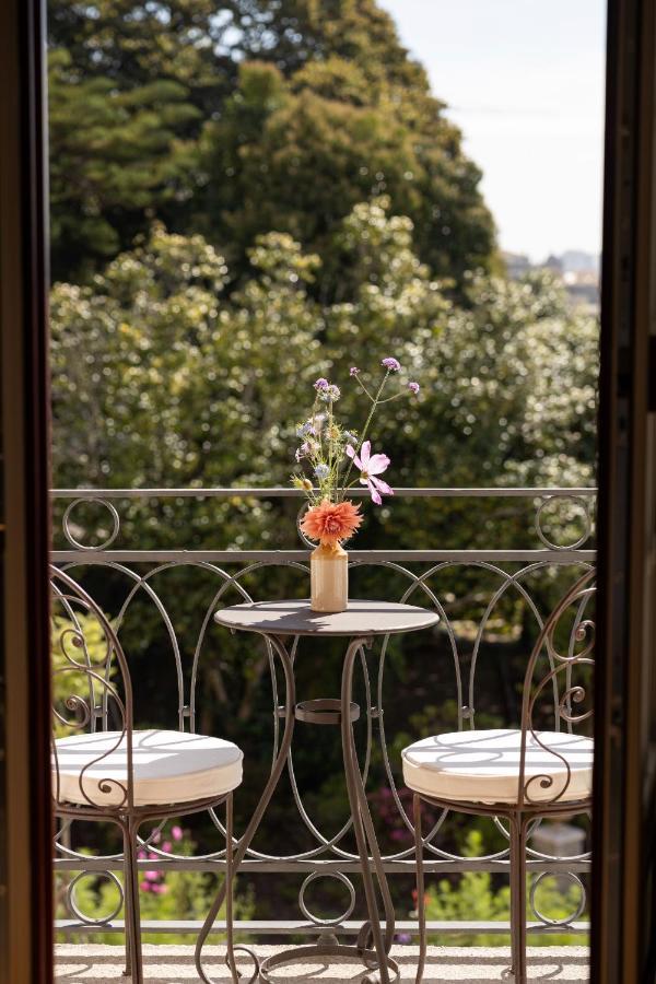Acomodação com café da manhã  Casa Camelia *