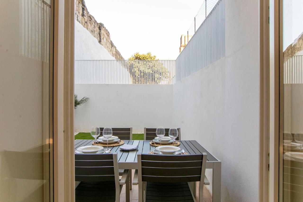 Apartamento Wonderful Duplex W Private Patio & Ac By Lovelystay Porto