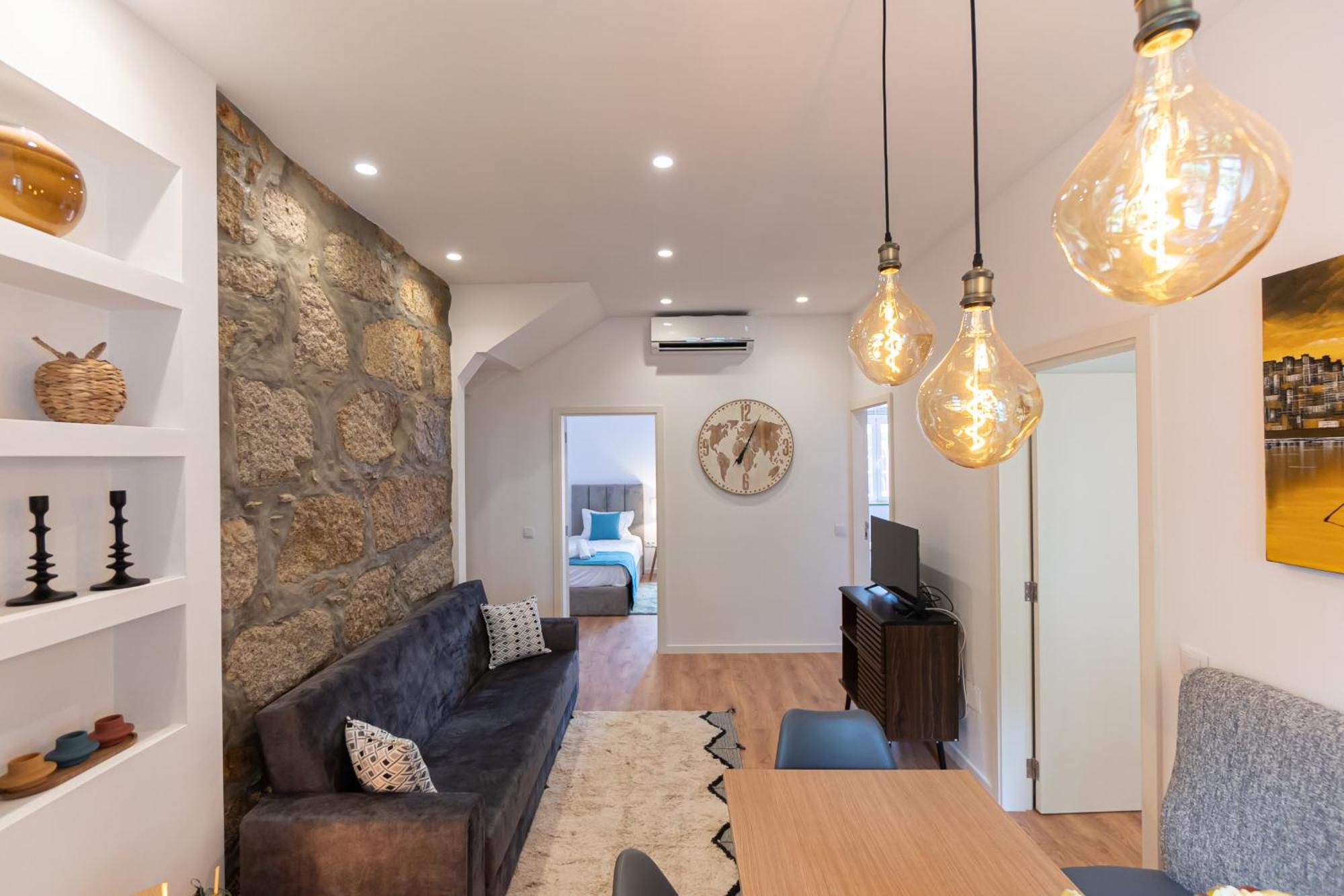 House Center - With Garage *