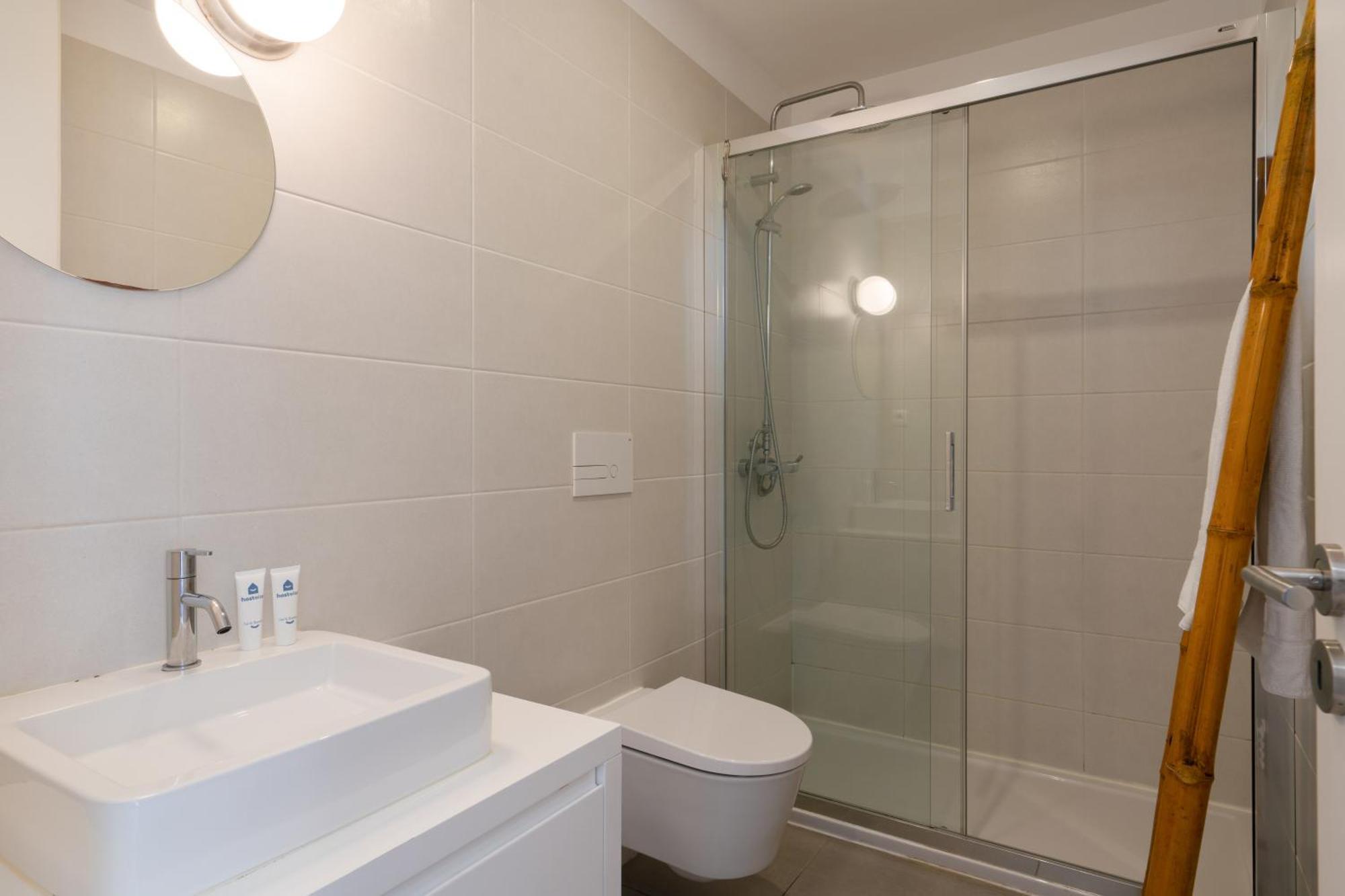 Host Wise - Charming Welcoming Flat - Centrally Located * Oporto