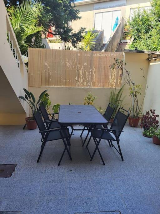 Roomy & Patio - 2 Bedroom Flat Apartamento