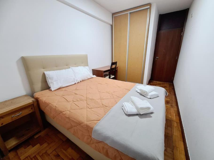Apartment Amplo Com 4 Quartos Na Zona Universitaria