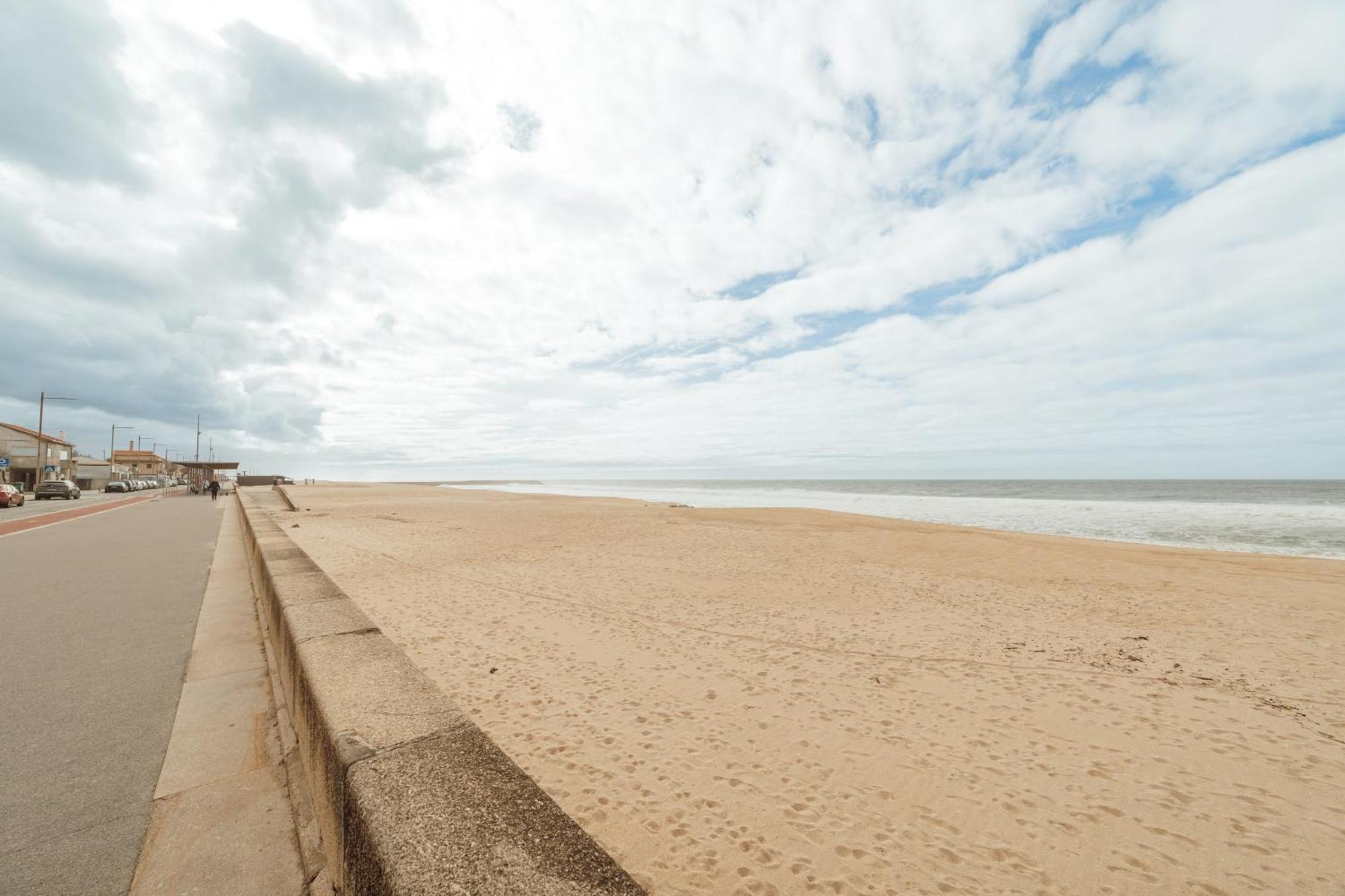 Espinho Seawalk And Seaview By Vacationy