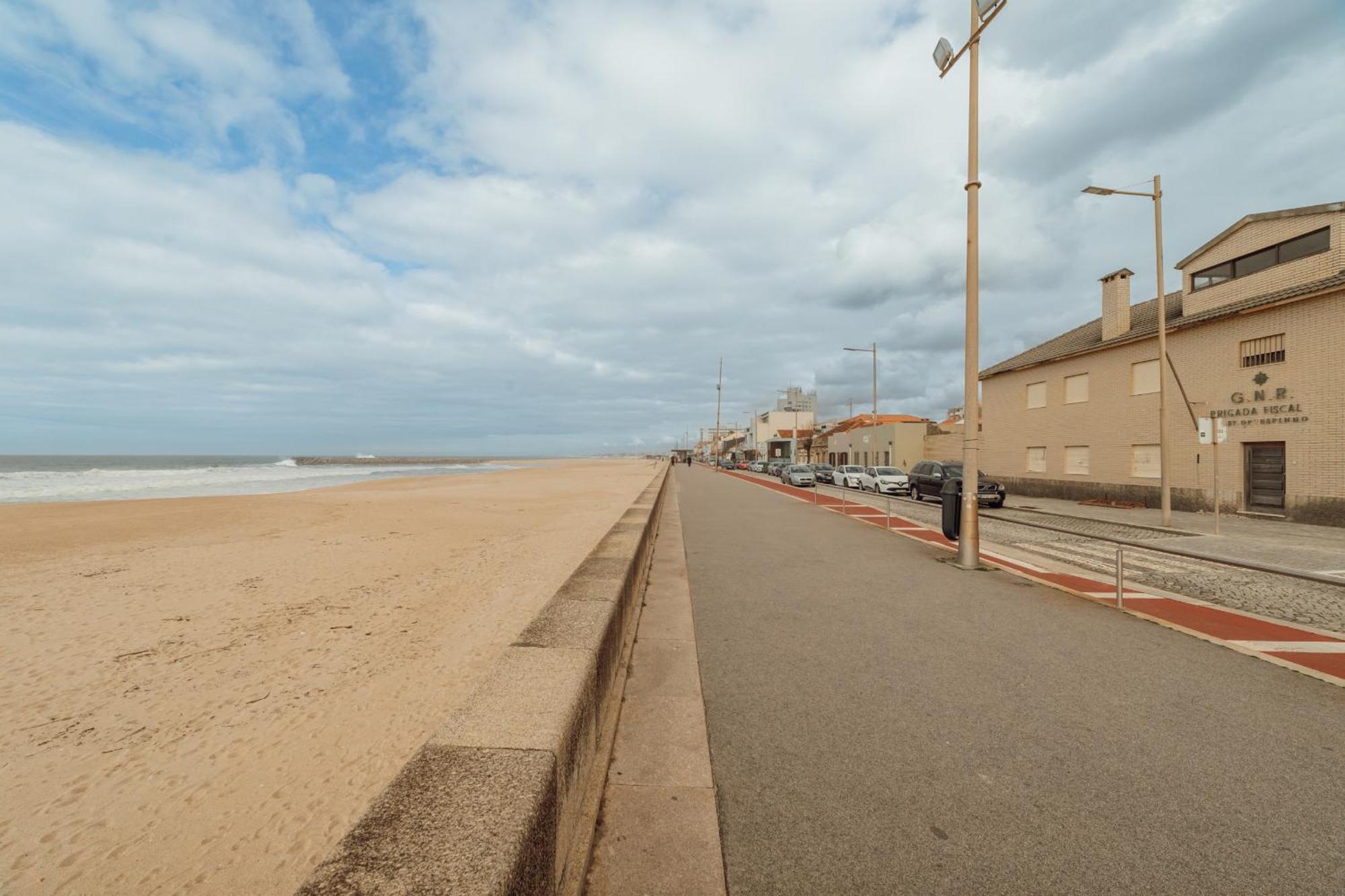 Espinho Seawalk And Seaview By Vacationy
