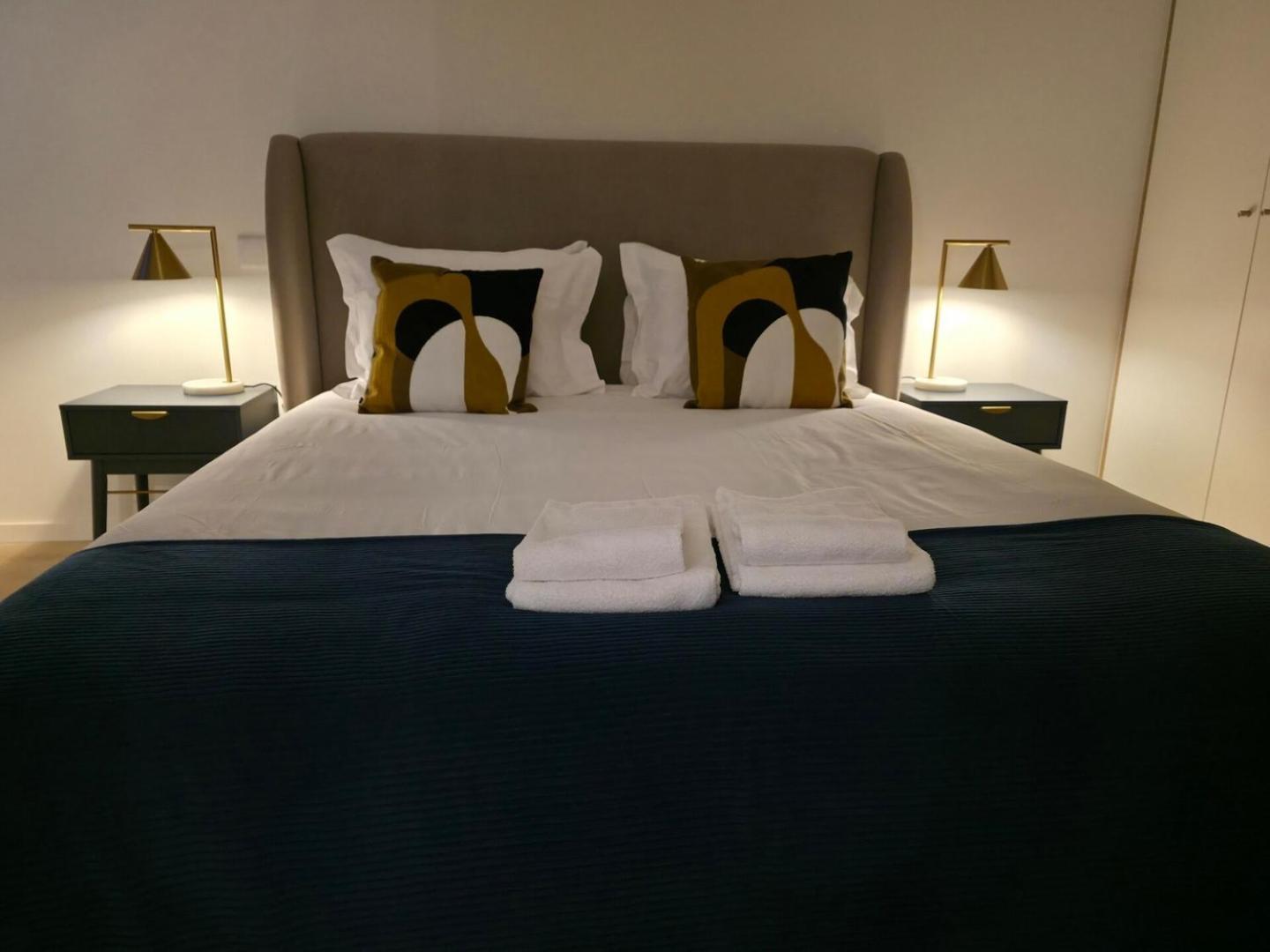 Spacious And Modern 2-bed With Garage Apartamento