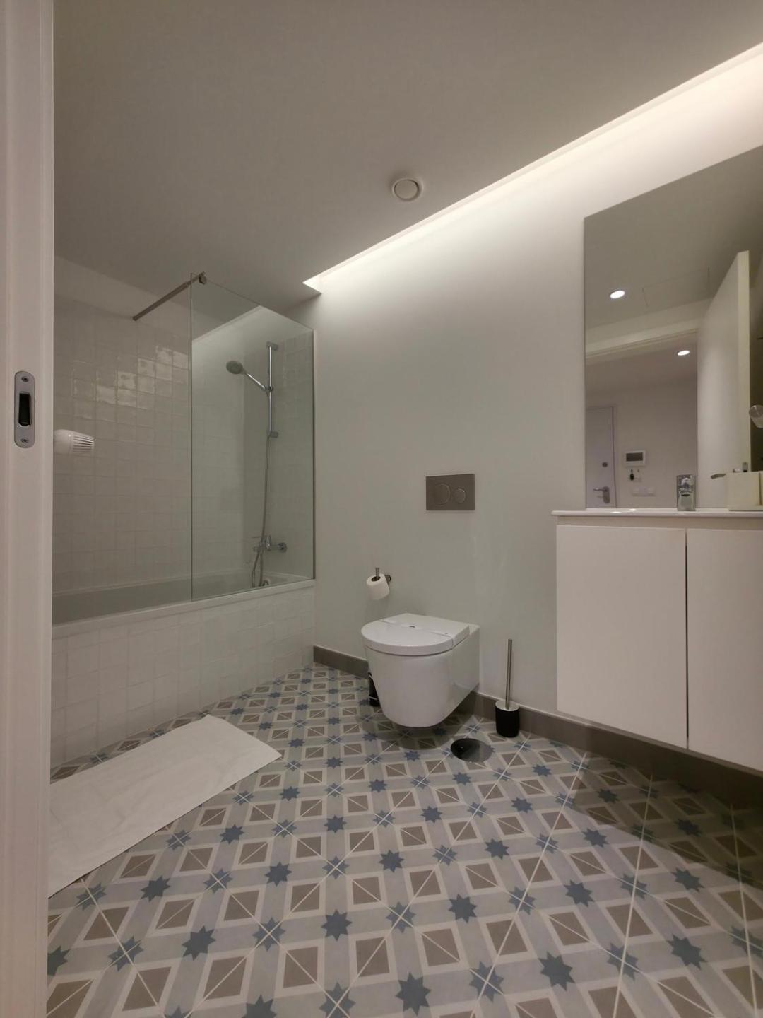 Apartamento Spacious And Modern 2-bed With Garage *