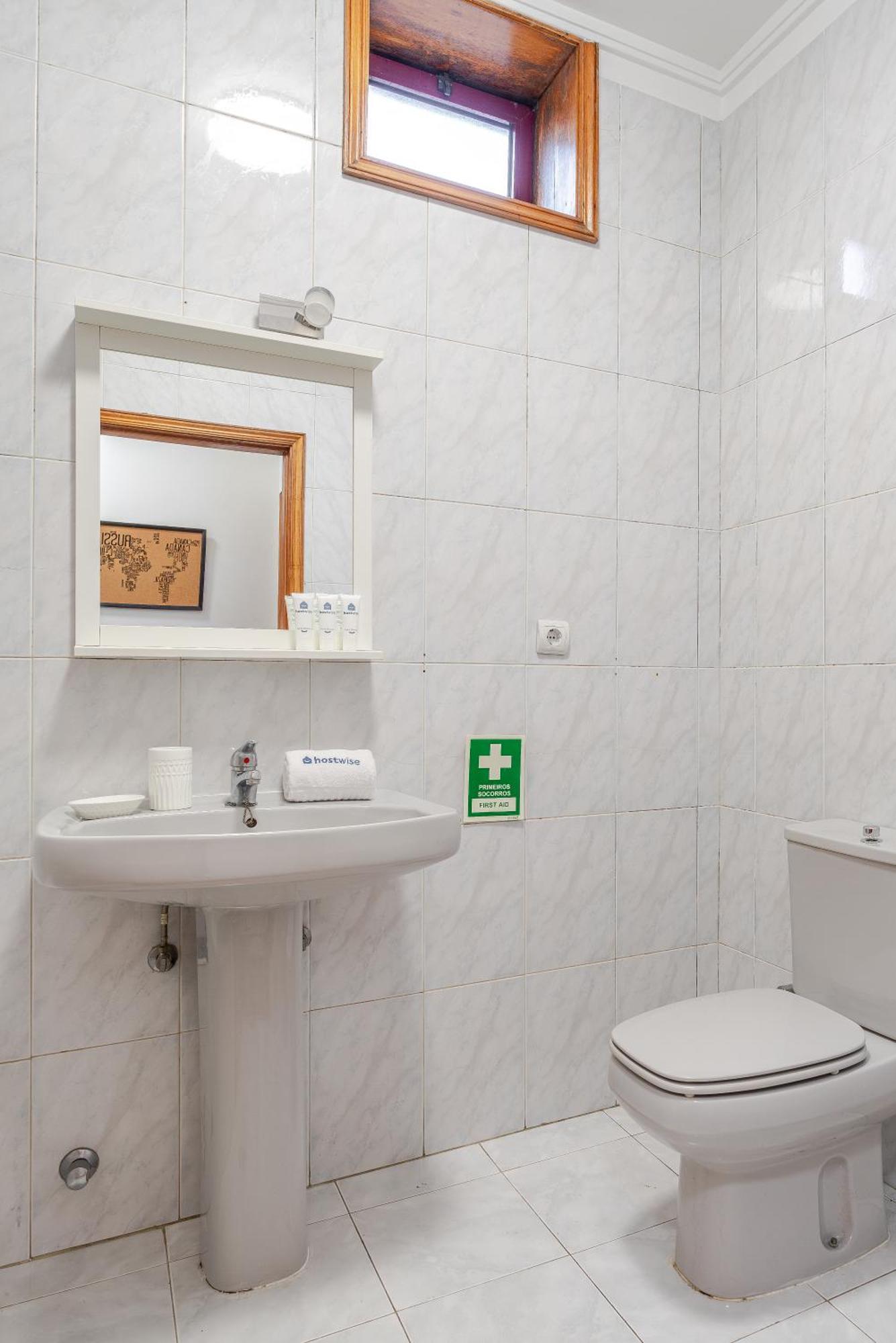 Host Wise - Rustic Bright Flat - Centre