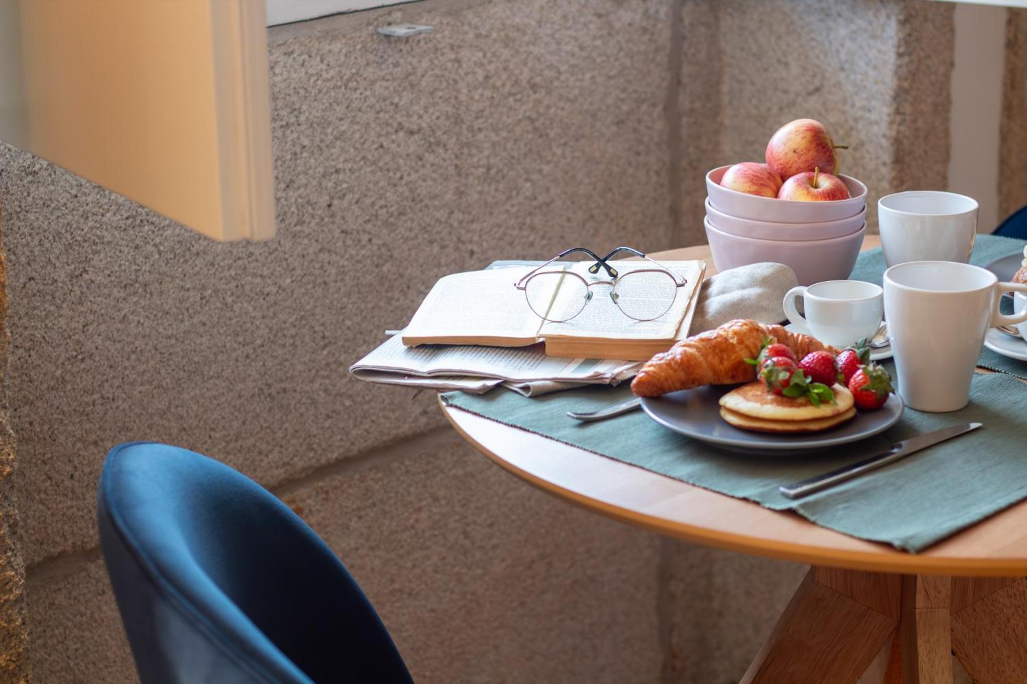 Lovelystay - Dirk - Almada 4º F Apartment
