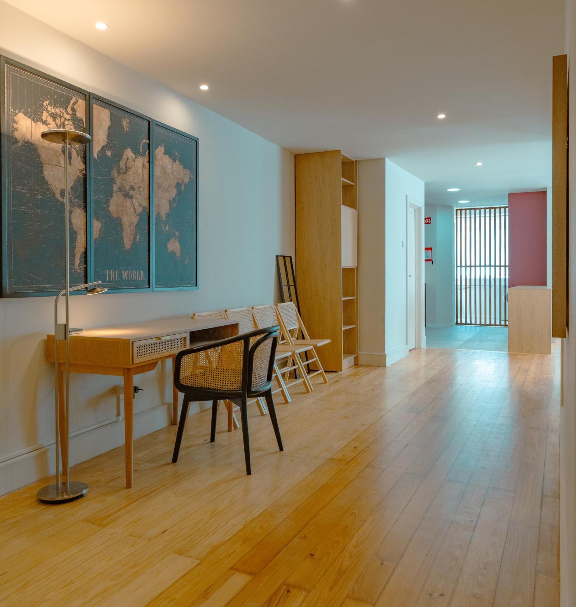 The Cale - Porto, Firmeza 1 * Oporto