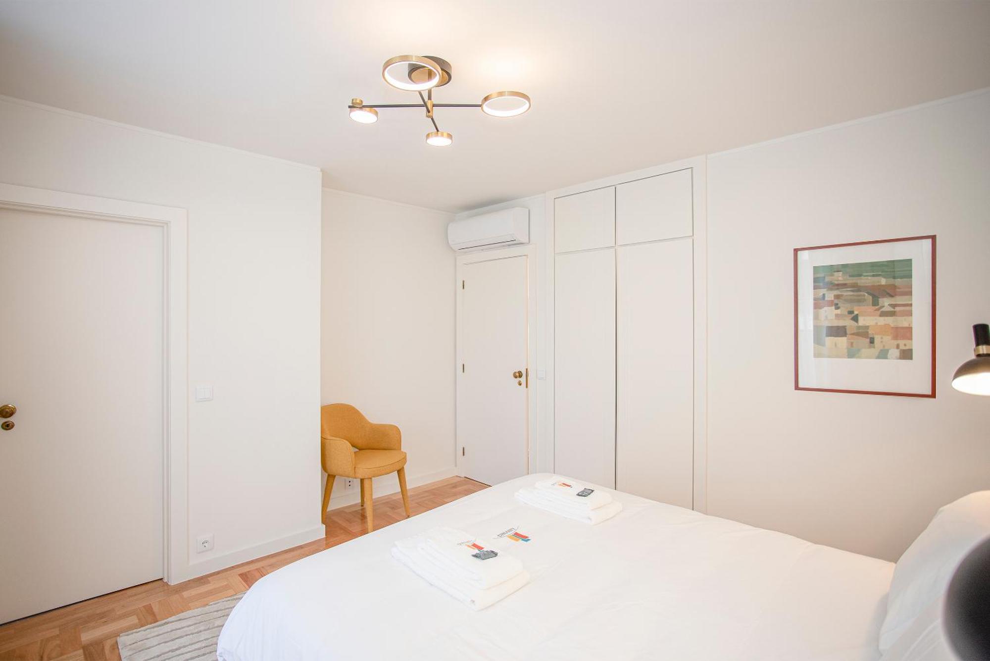 Liiiving In - Design Bright House *