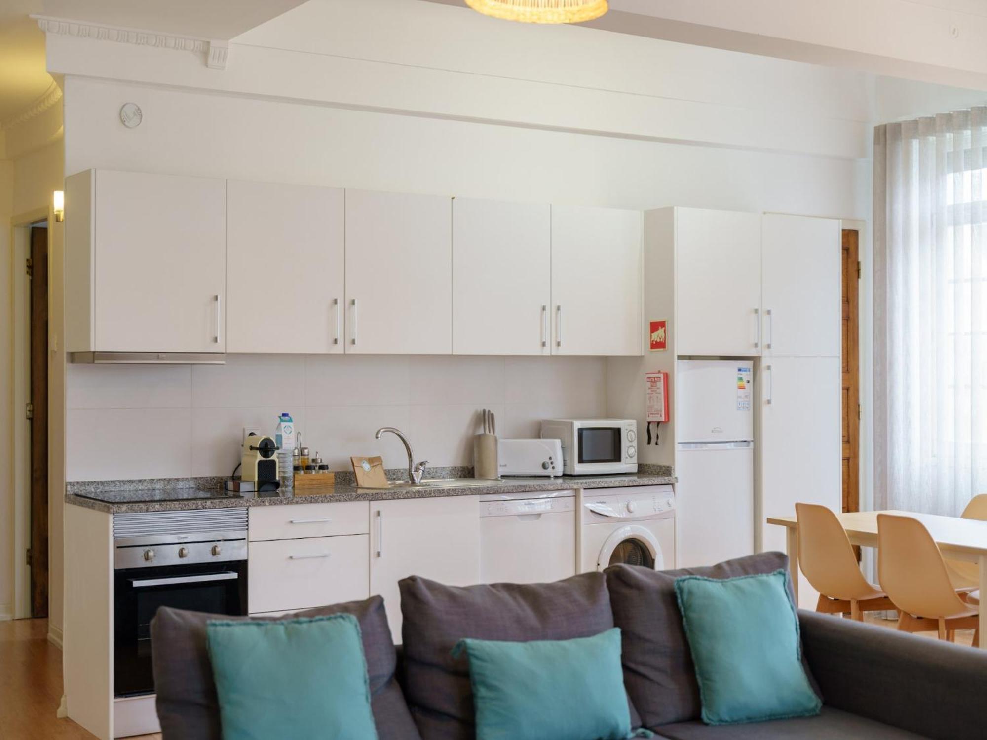 Modern For 13 Guests Apartment *