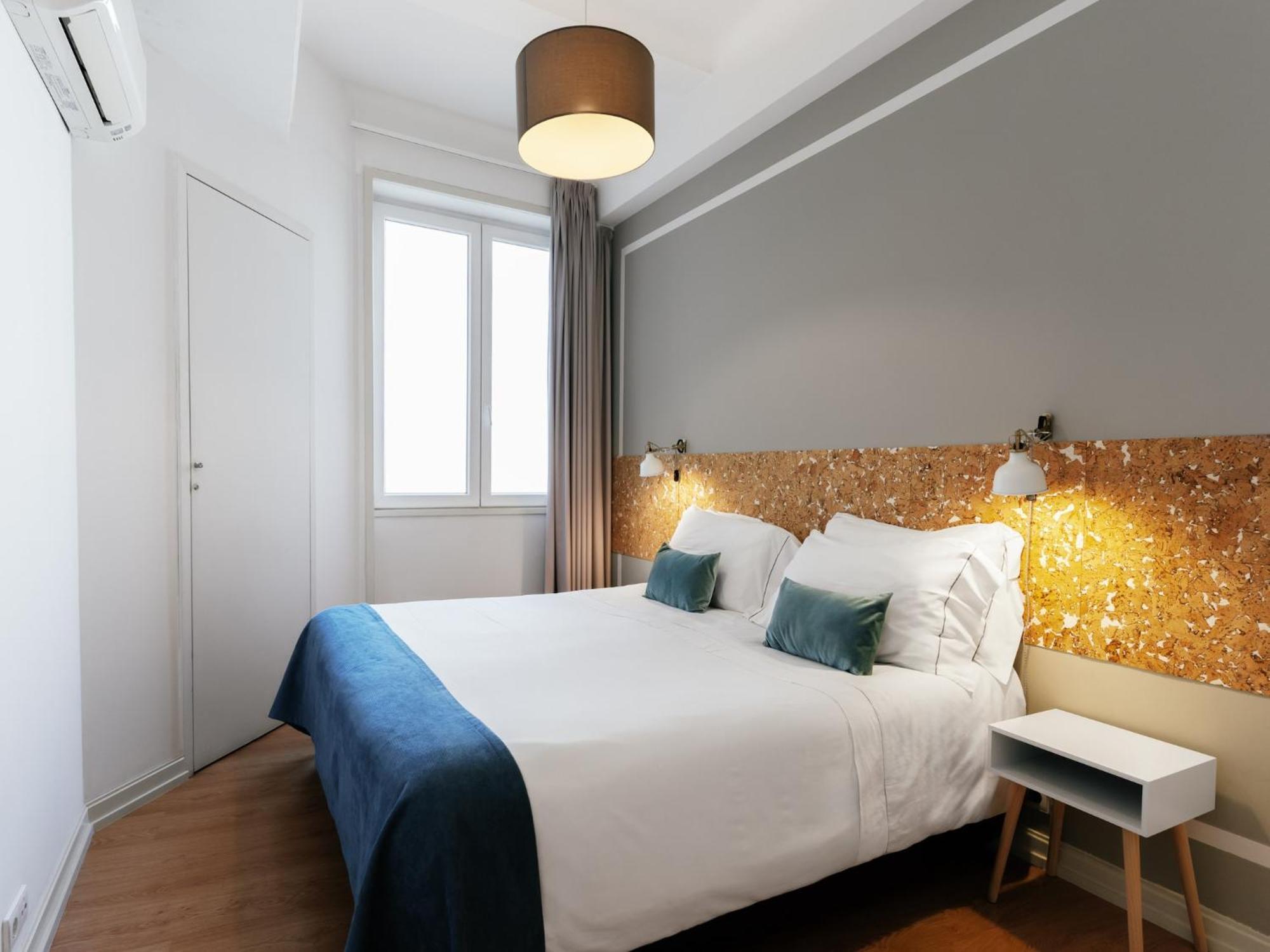 Modern For 13 Guests *