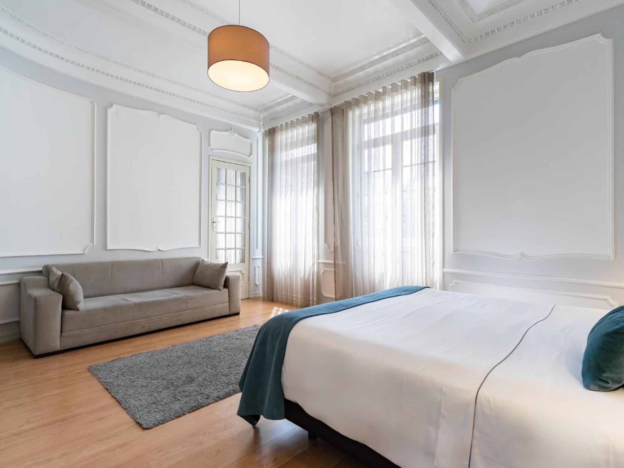 Modern For 13 Guests *