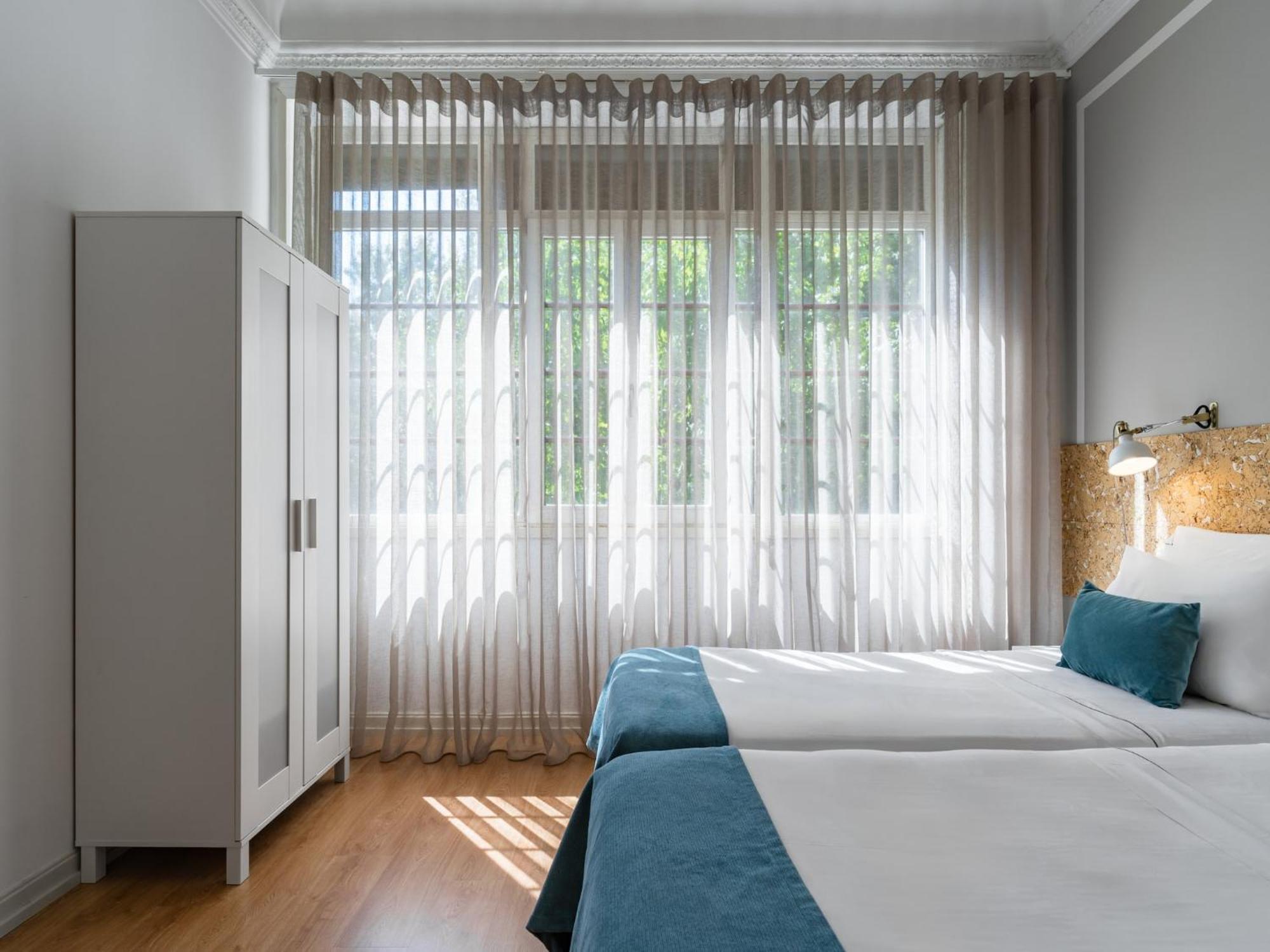 Modern For 13 Guests Porto