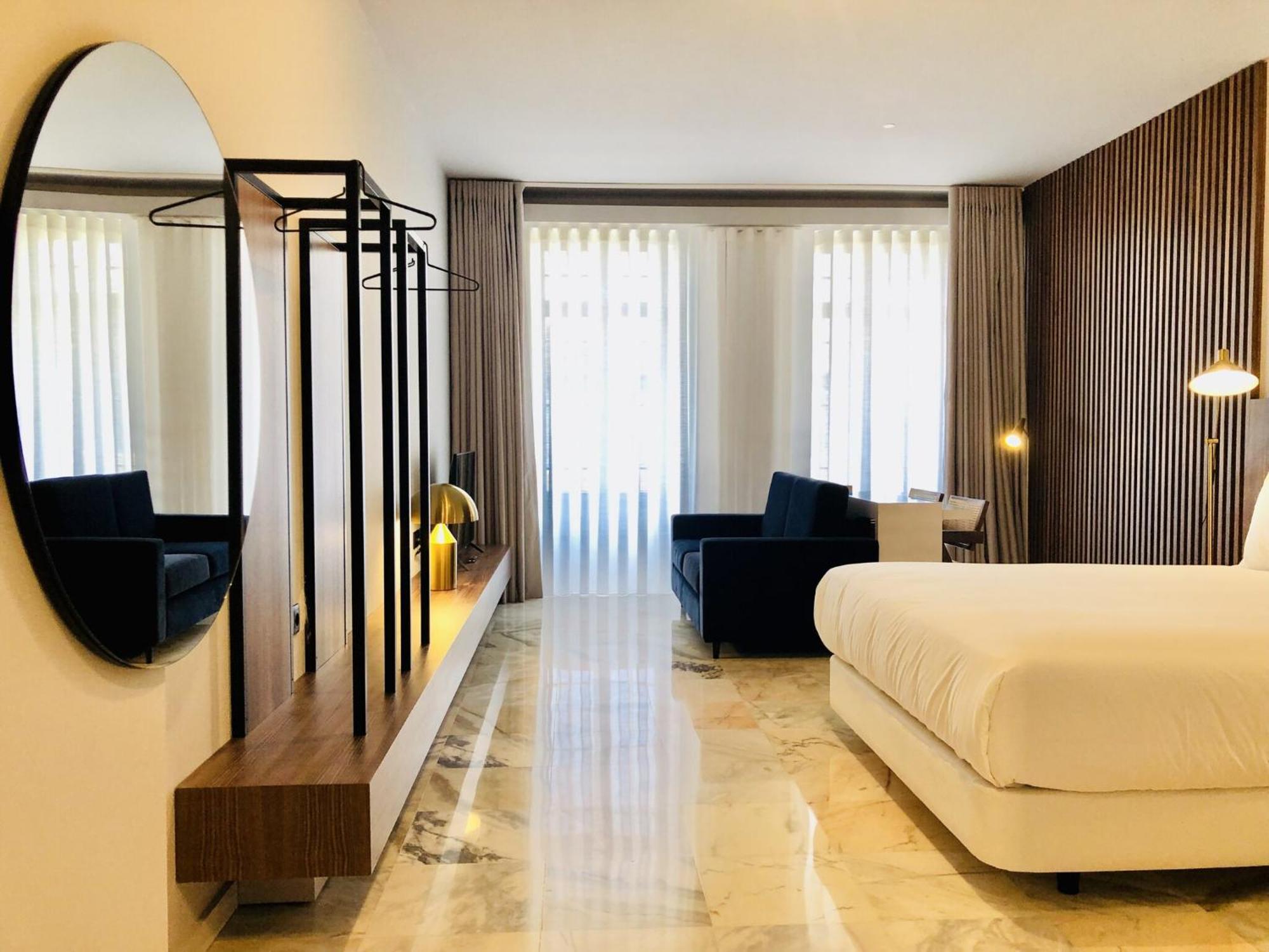 Bright And Spacious In Apartment
