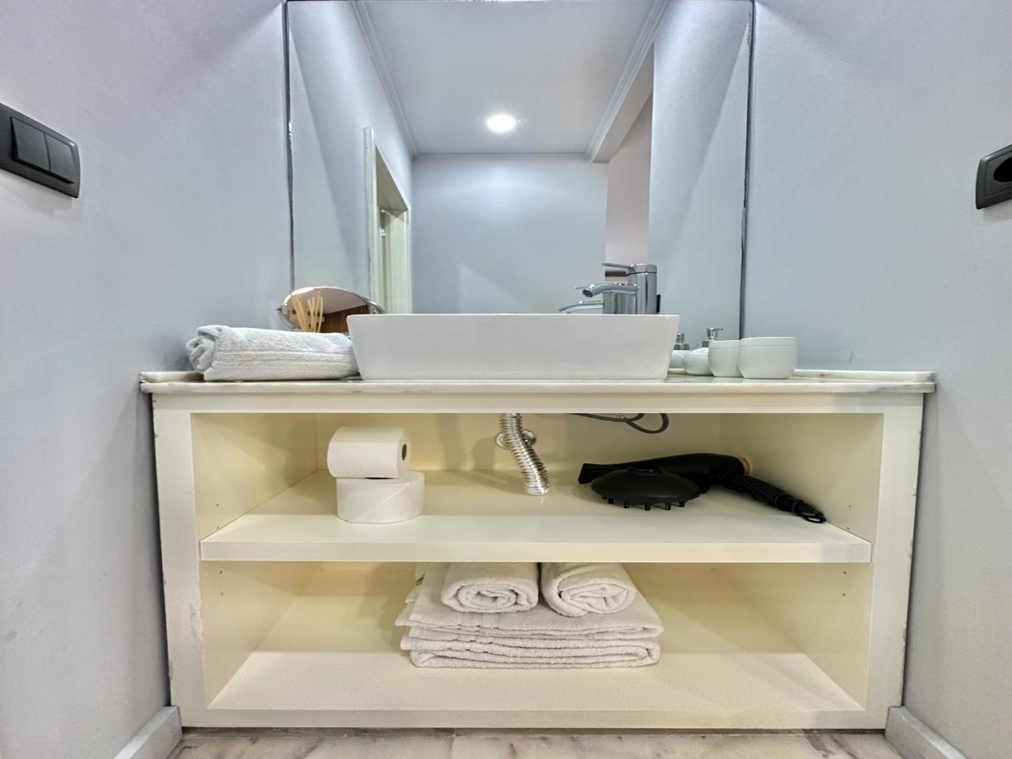 Bright And Spacious In * Porto