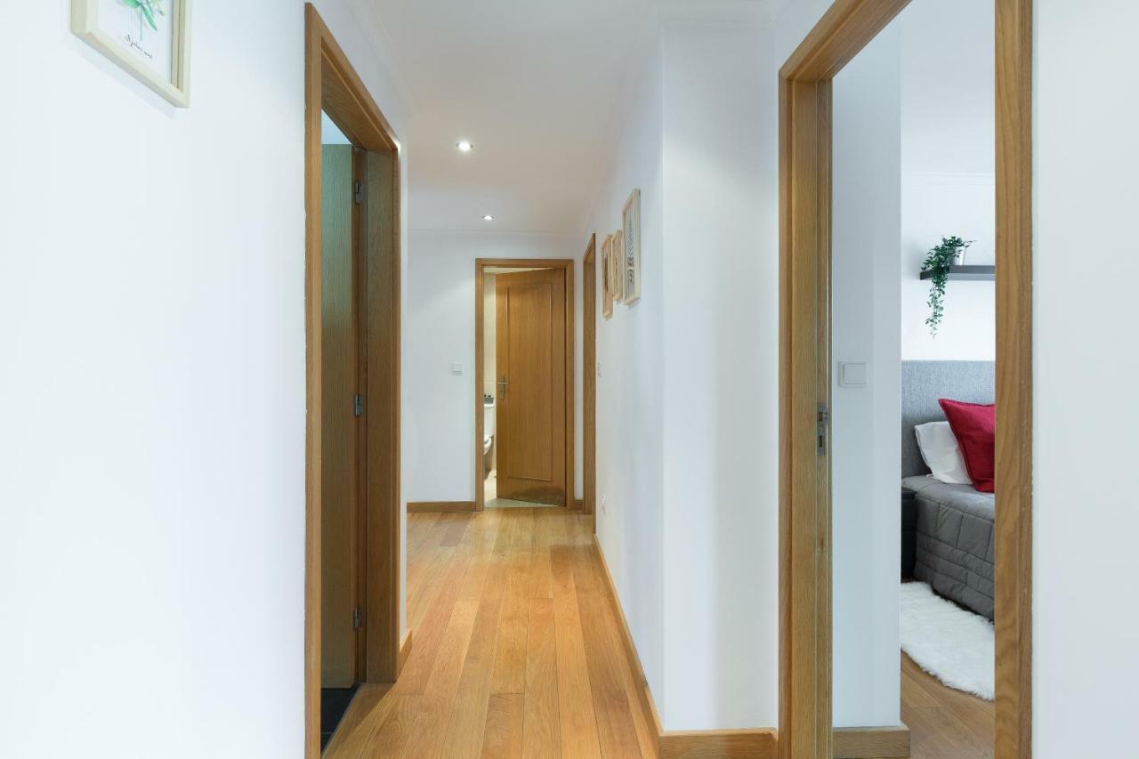 Deluxe Modern Flat With Balcony By Host Wise Apartment