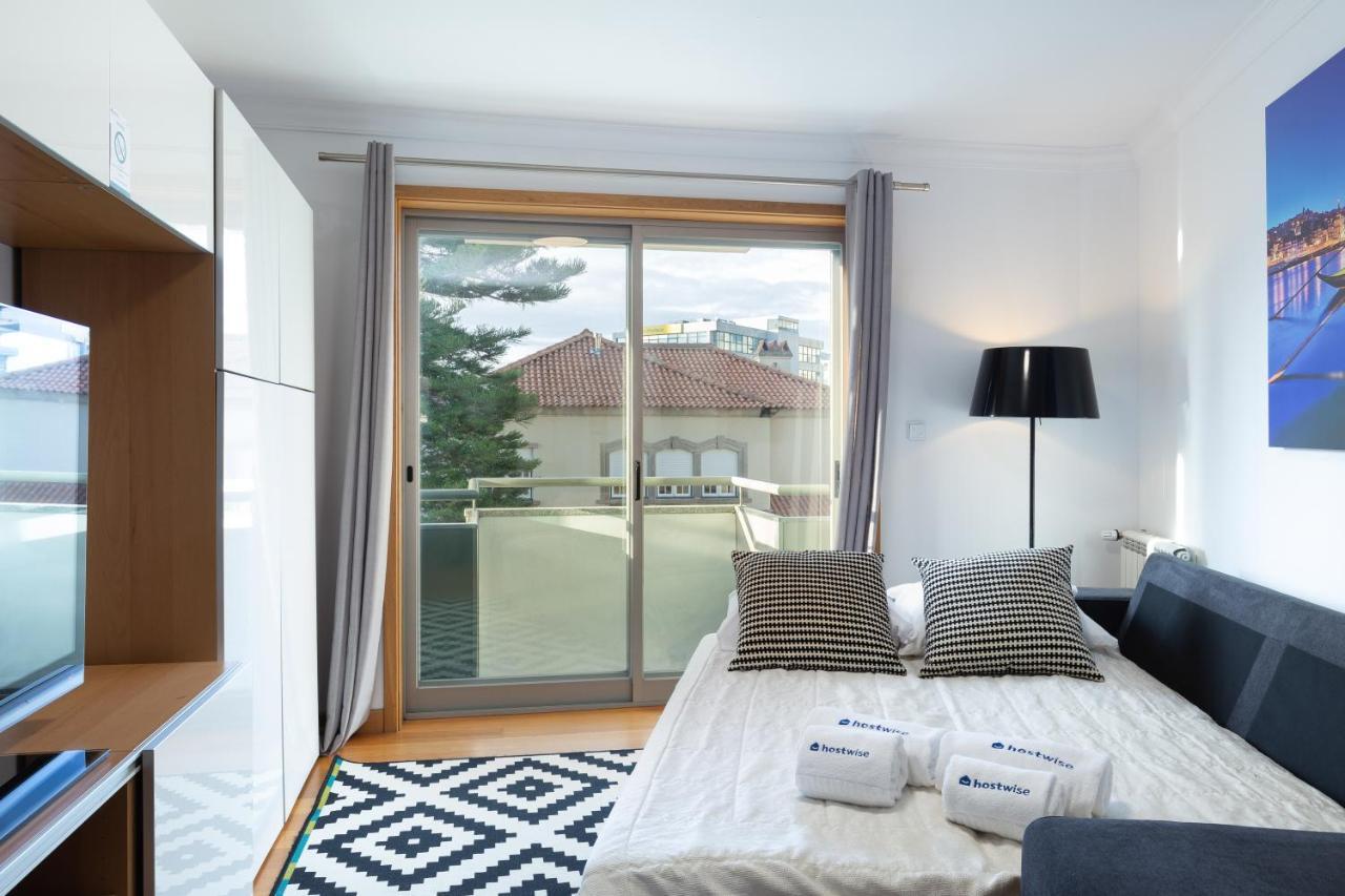 Apartment Deluxe Modern Flat With Balcony By Host Wise *